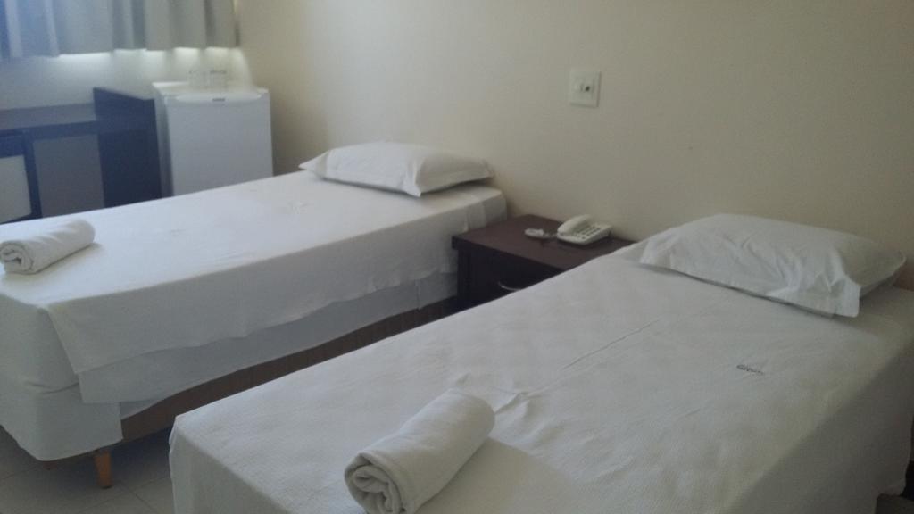Hotel Monte Rey Montes Claros Extérieur photo