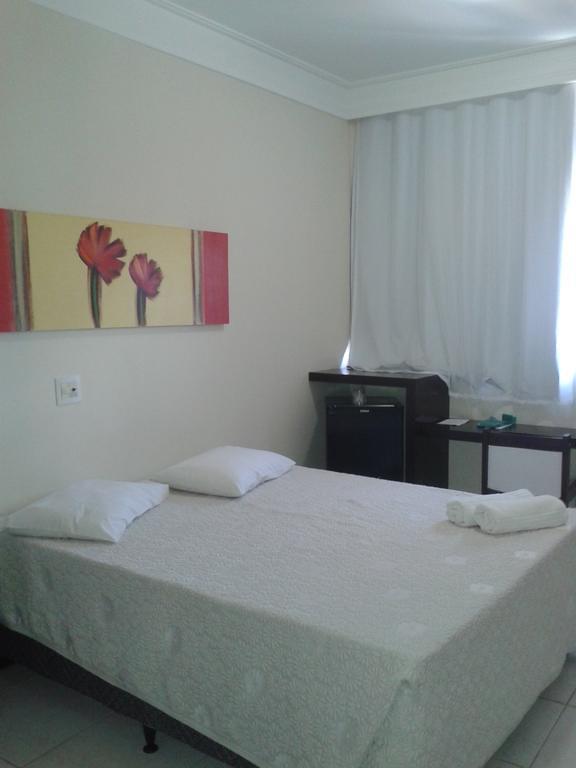 Hotel Monte Rey Montes Claros Extérieur photo