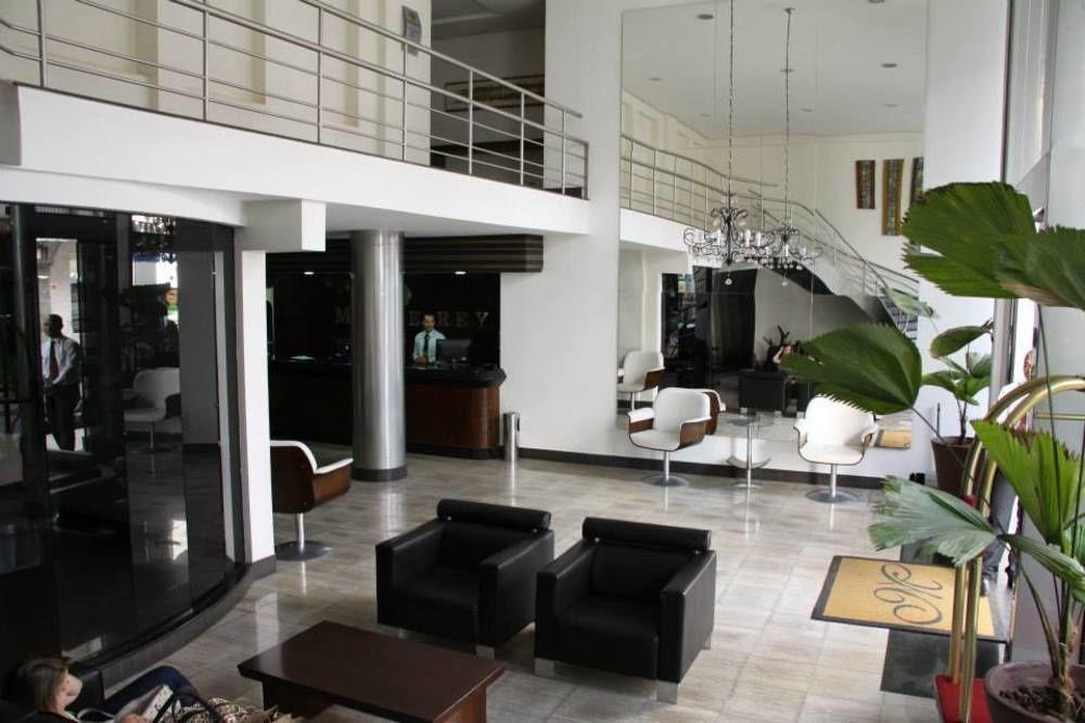Hotel Monte Rey Montes Claros Extérieur photo