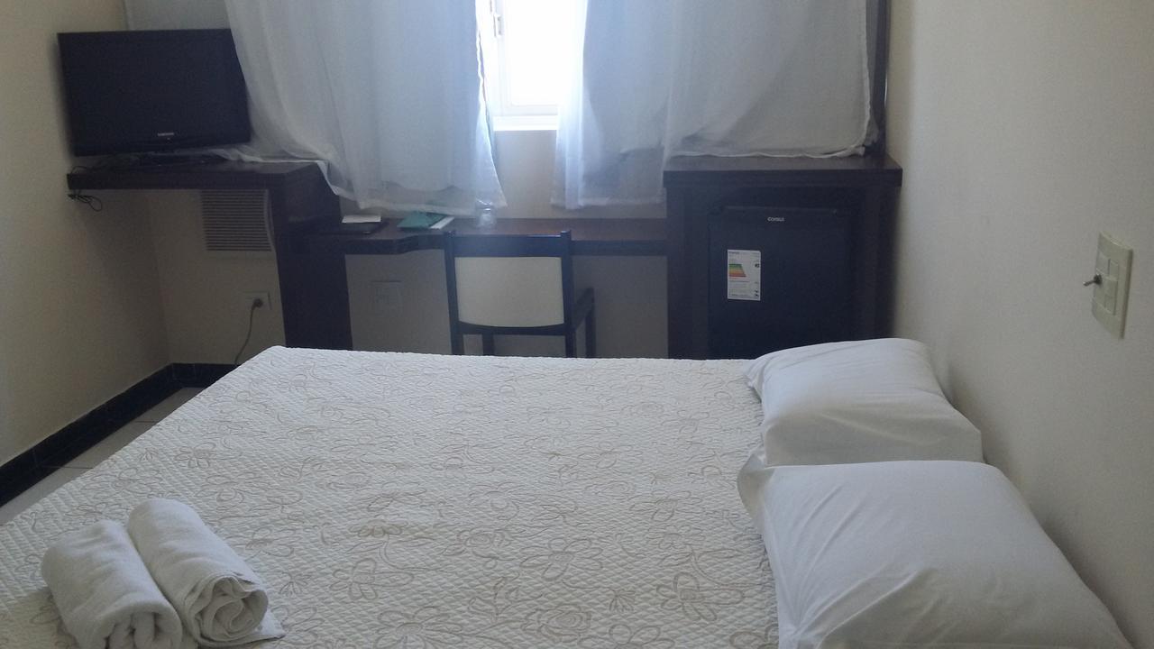 Hotel Monte Rey Montes Claros Extérieur photo