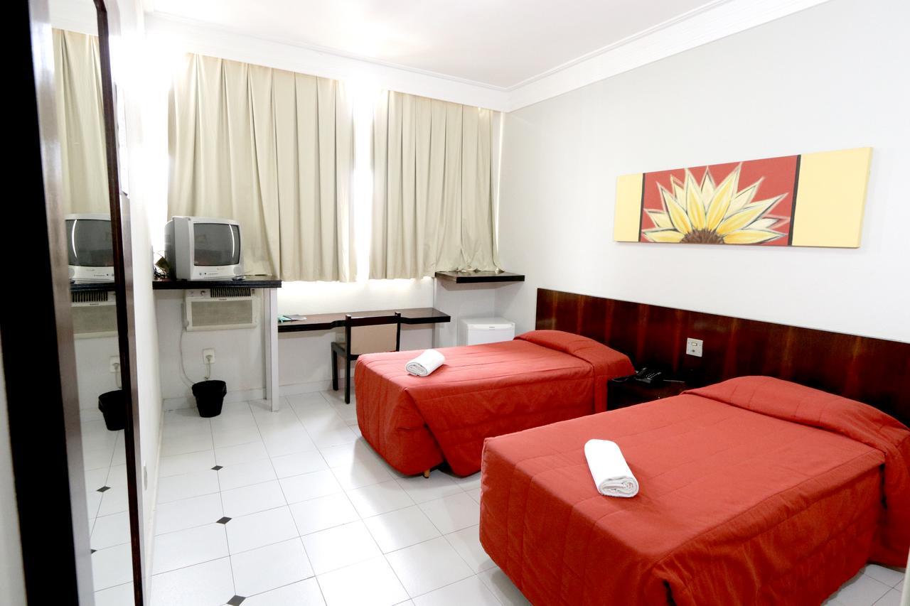 Hotel Monte Rey Montes Claros Extérieur photo