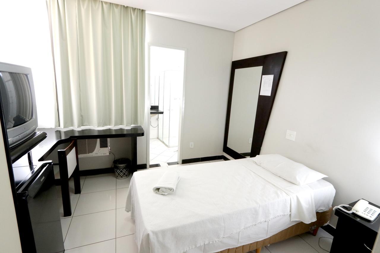 Hotel Monte Rey Montes Claros Extérieur photo