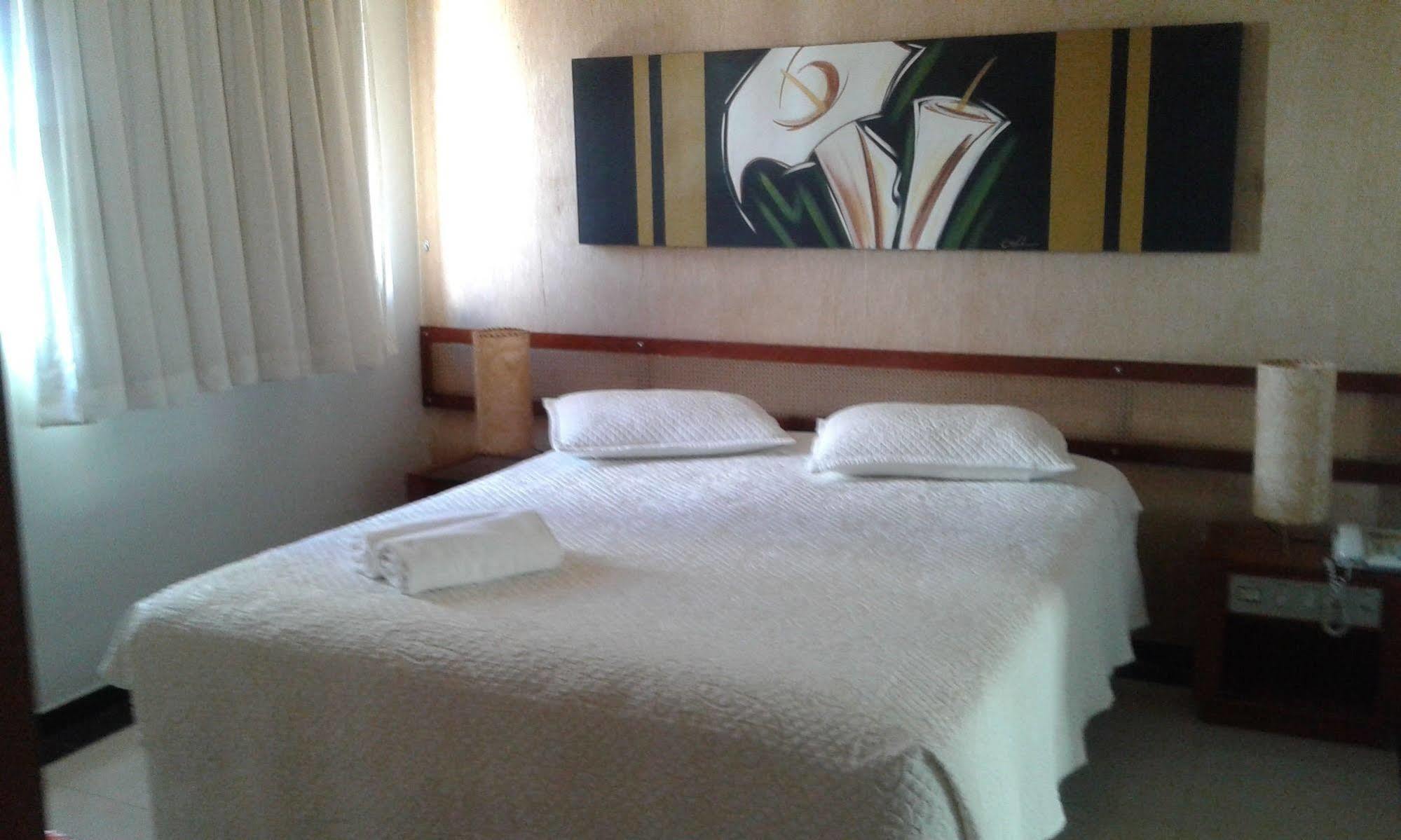 Hotel Monte Rey Montes Claros Extérieur photo